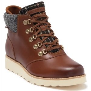 Women’s COLE HAAN Nantucket Waterproof Hiker Boot Size 9.5